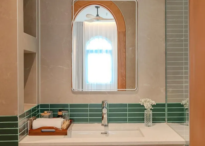 S - Center, Near - 3br Private With Pool, Jacuzzi, Sauna, Karaoke * Hạ Long