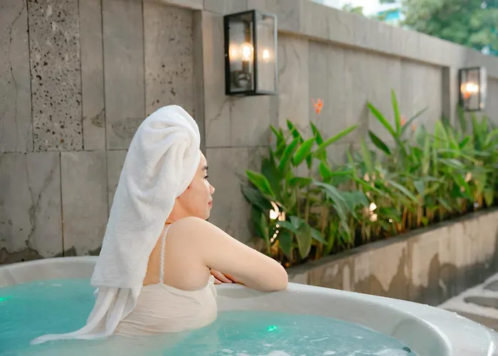 Biệt thự S - Center, Near - 3br Private With Pool, Jacuzzi, Sauna, Karaoke Hạ Long