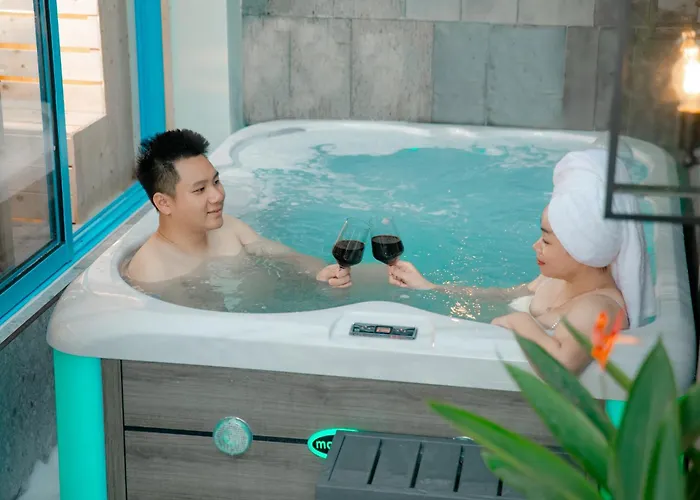 Biệt thự S - Center, Near - 3br Private With Pool, Jacuzzi, Sauna, Karaoke Hạ Long