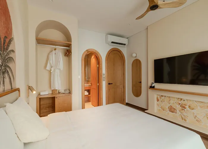 S - Center, Near - 3br Private With Pool, Jacuzzi, Sauna, Karaoke * Hạ Long