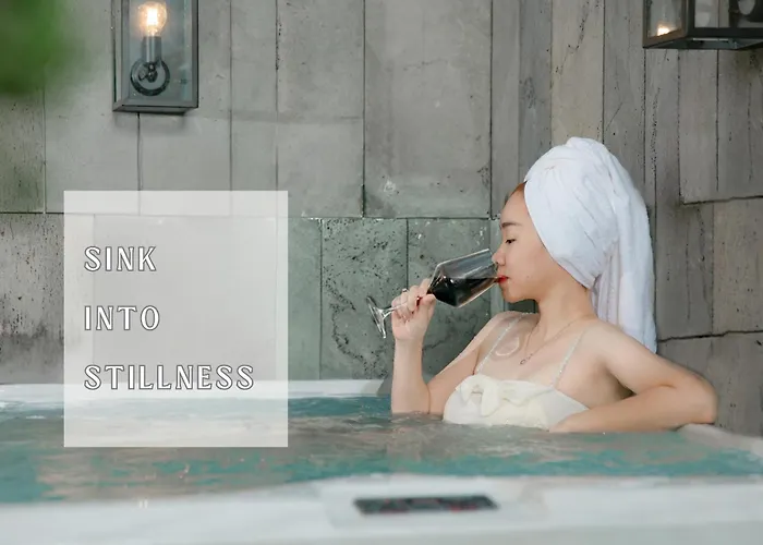 S - Center, Near - 3br Private With Pool, Jacuzzi, Sauna, Karaoke Biệt thự Hạ Long